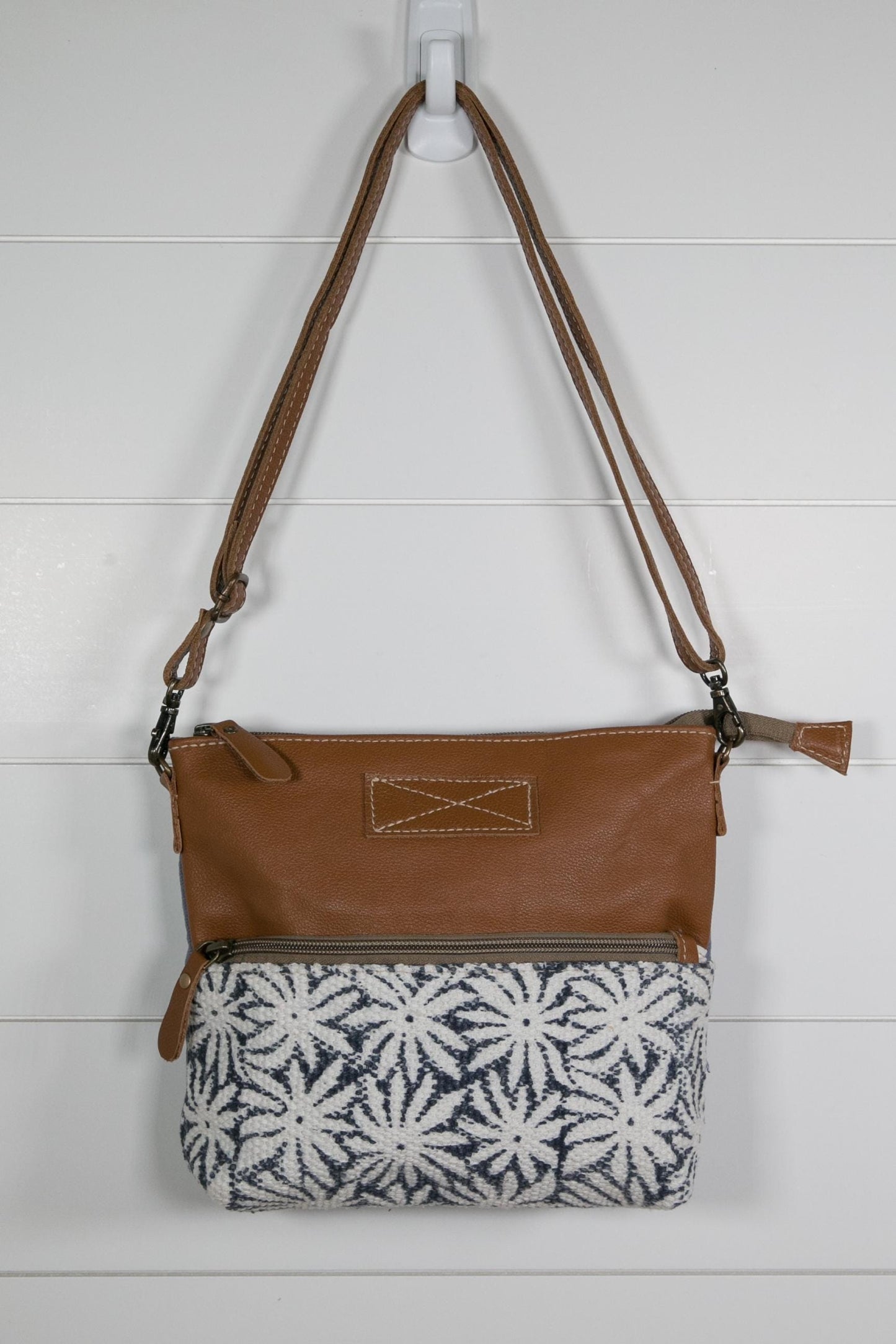 Woven Crossbody Bag in Floral Daisy Print